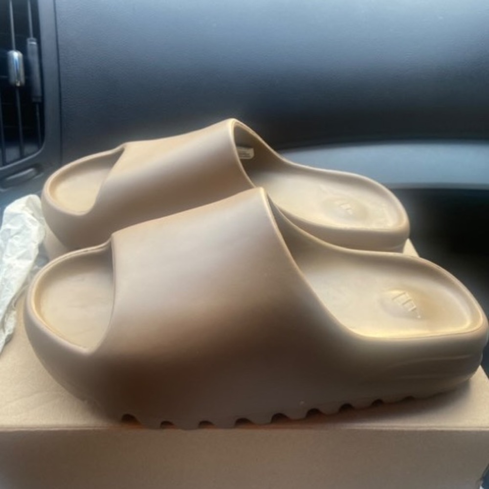 Yeezy Slides 'Core'